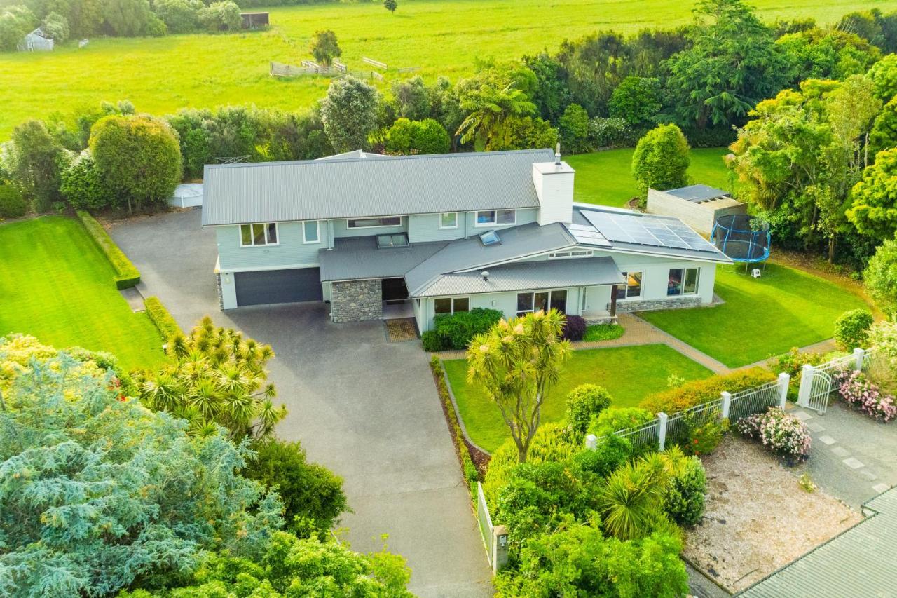Anam Cara Gardens Luxury Villa Private Bedrooms And Ensuite Bathrooms Sleeps 9 Otaki Kültér fotó