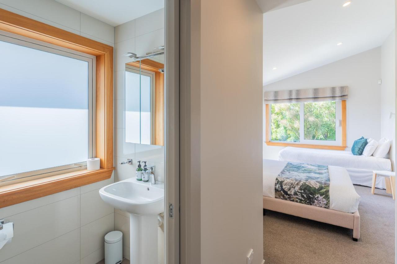 Anam Cara Gardens Luxury Villa Private Bedrooms And Ensuite Bathrooms Sleeps 9 Otaki Kültér fotó