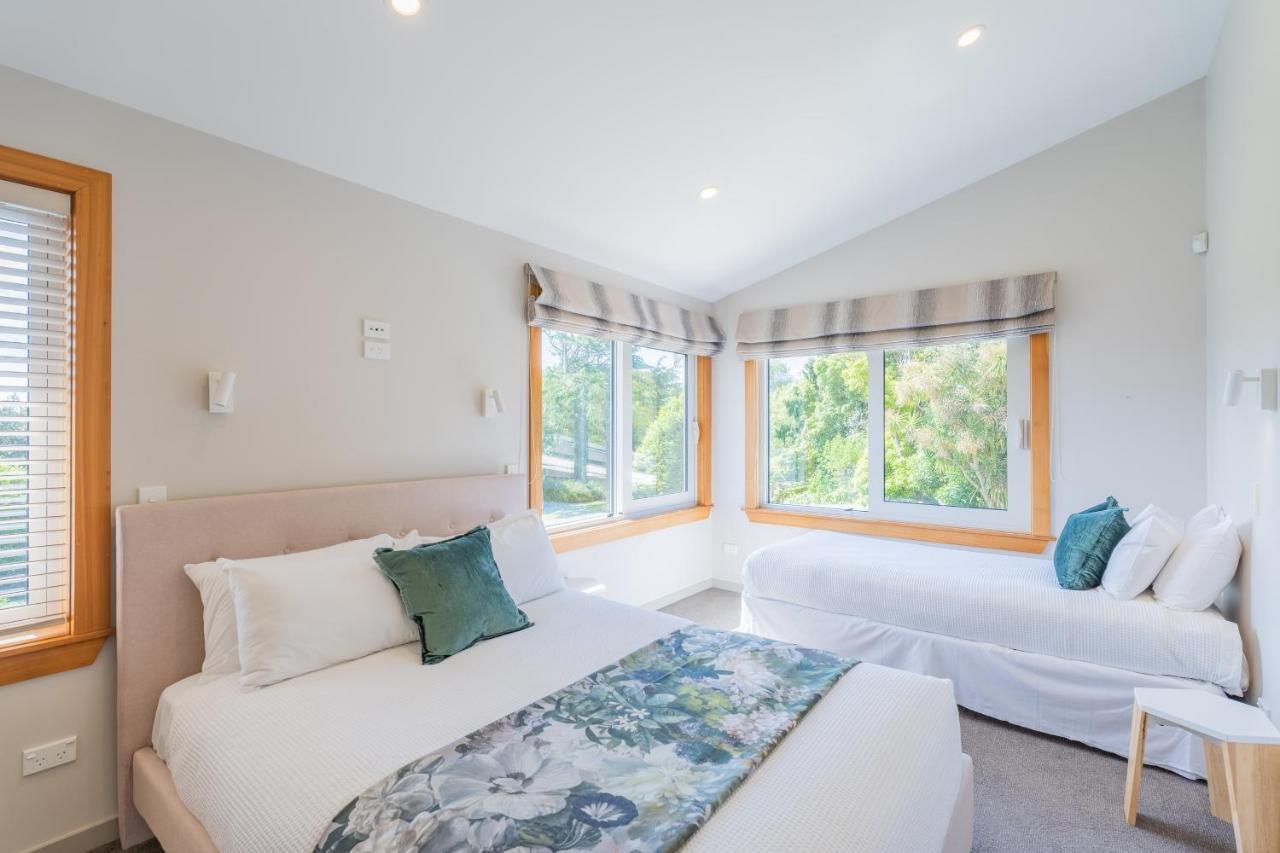 Anam Cara Gardens Luxury Villa Private Bedrooms And Ensuite Bathrooms Sleeps 9 Otaki Kültér fotó