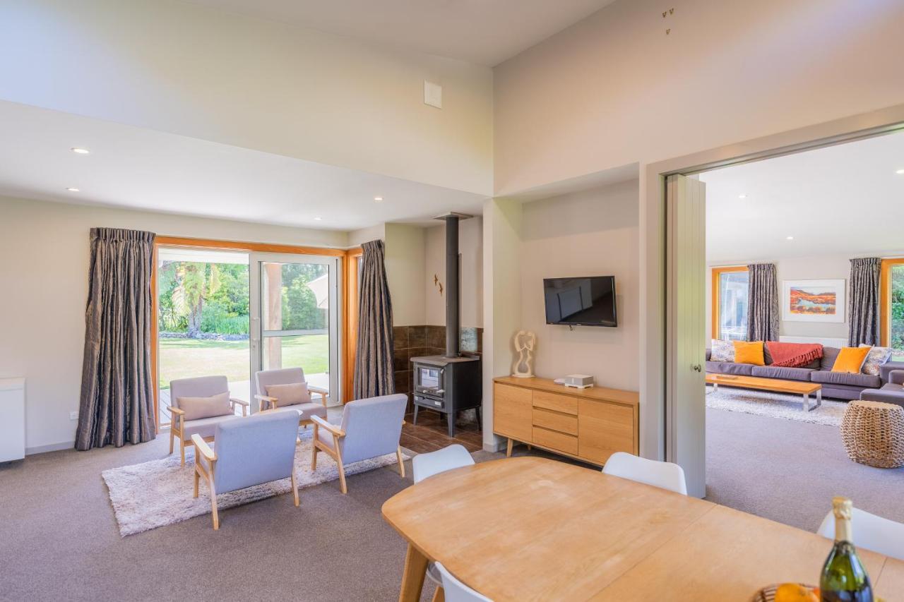 Anam Cara Gardens Luxury Villa Private Bedrooms And Ensuite Bathrooms Sleeps 9 Otaki Kültér fotó