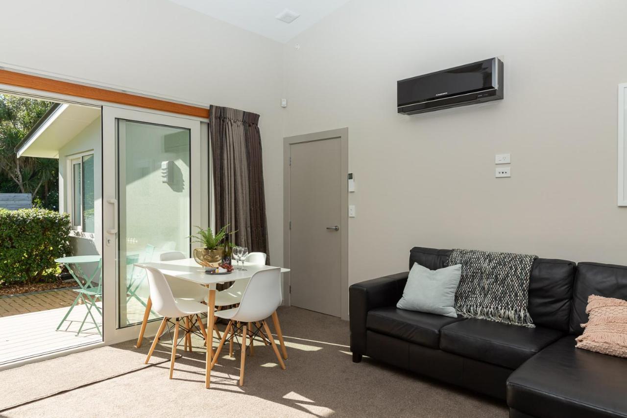 Anam Cara Gardens Luxury Villa Private Bedrooms And Ensuite Bathrooms Sleeps 9 Otaki Kültér fotó