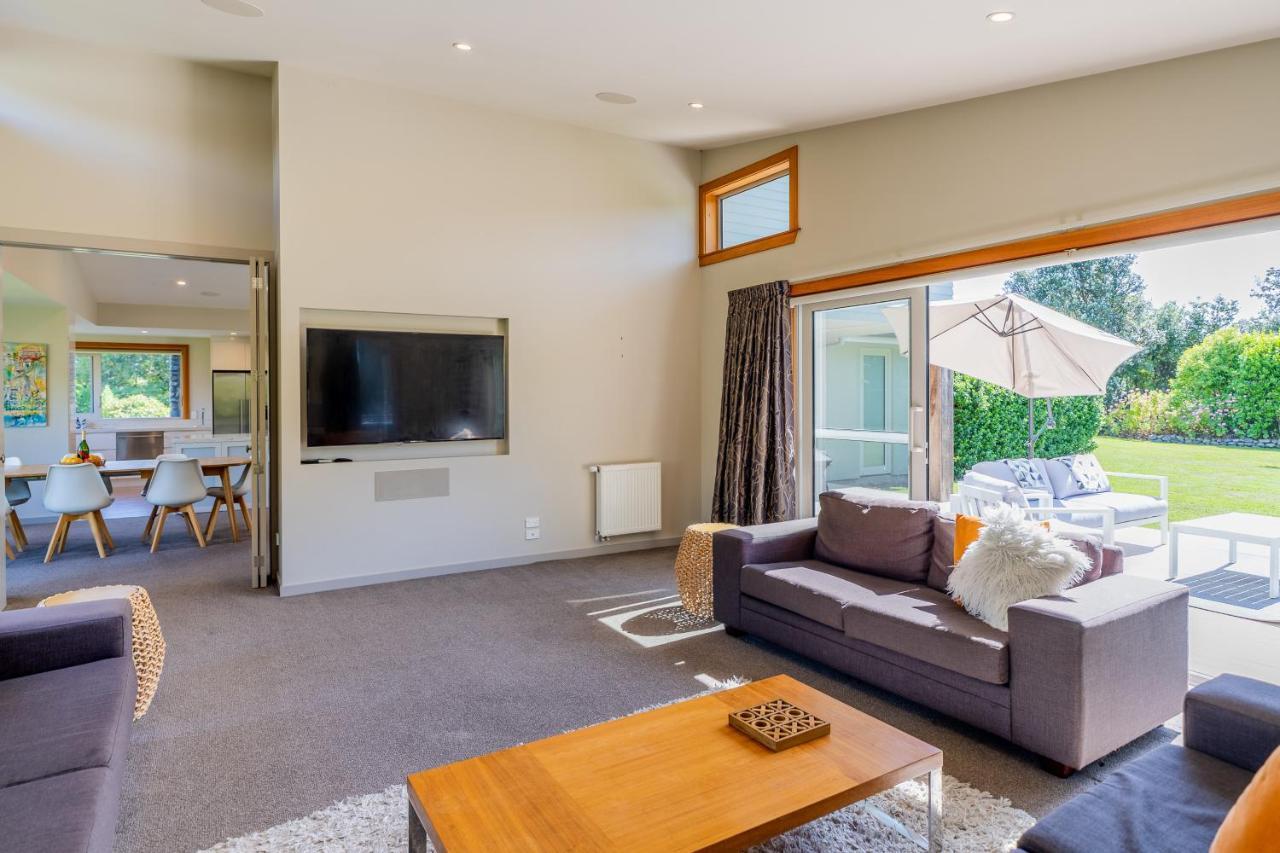 Anam Cara Gardens Luxury Villa Private Bedrooms And Ensuite Bathrooms Sleeps 9 Otaki Kültér fotó