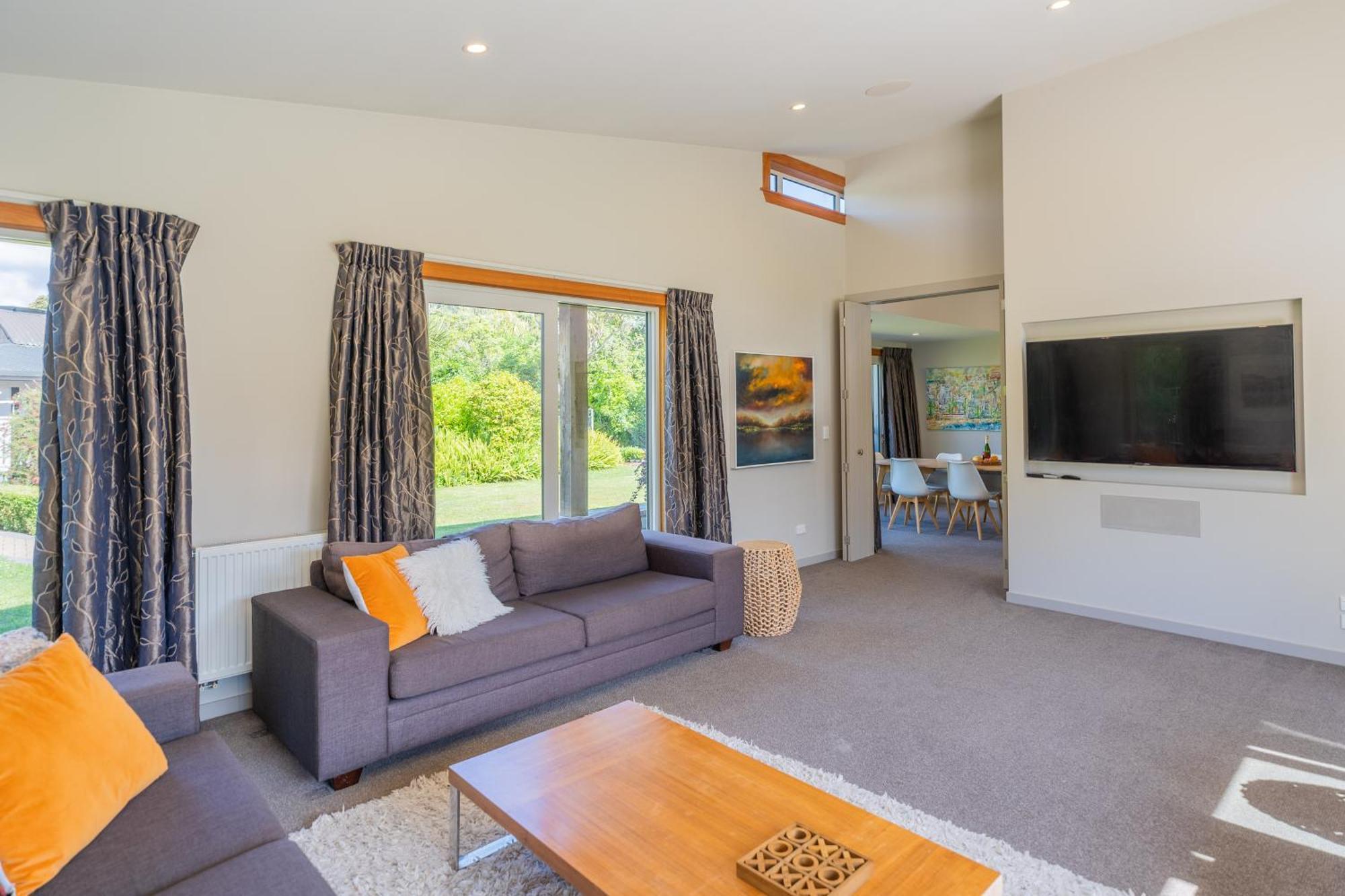 Anam Cara Gardens Luxury Villa Private Bedrooms And Ensuite Bathrooms Sleeps 9 Otaki Kültér fotó