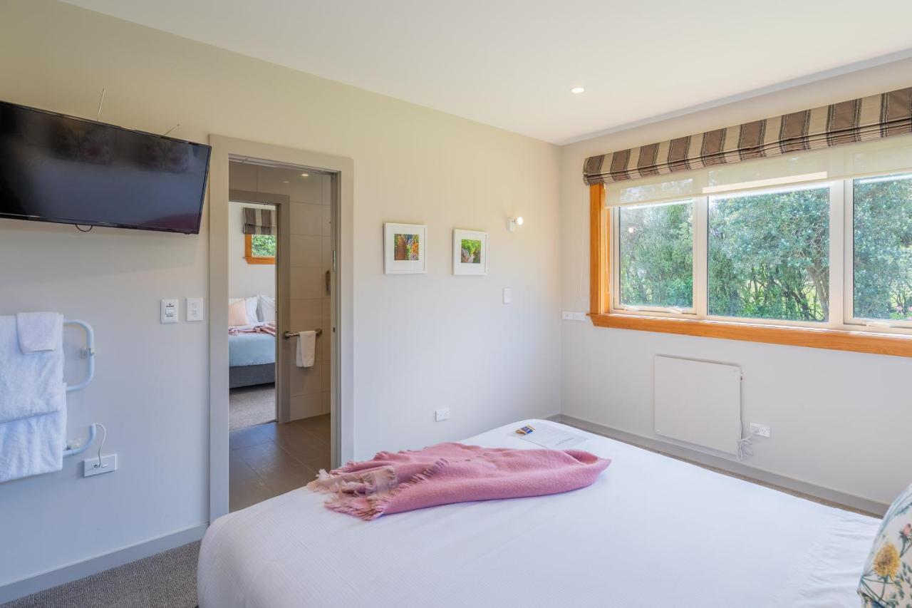 Anam Cara Gardens Luxury Villa Private Bedrooms And Ensuite Bathrooms Sleeps 9 Otaki Kültér fotó